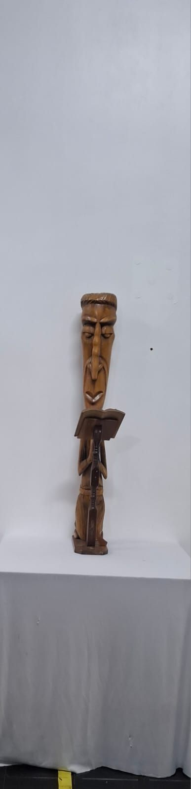 Escultura em madeira