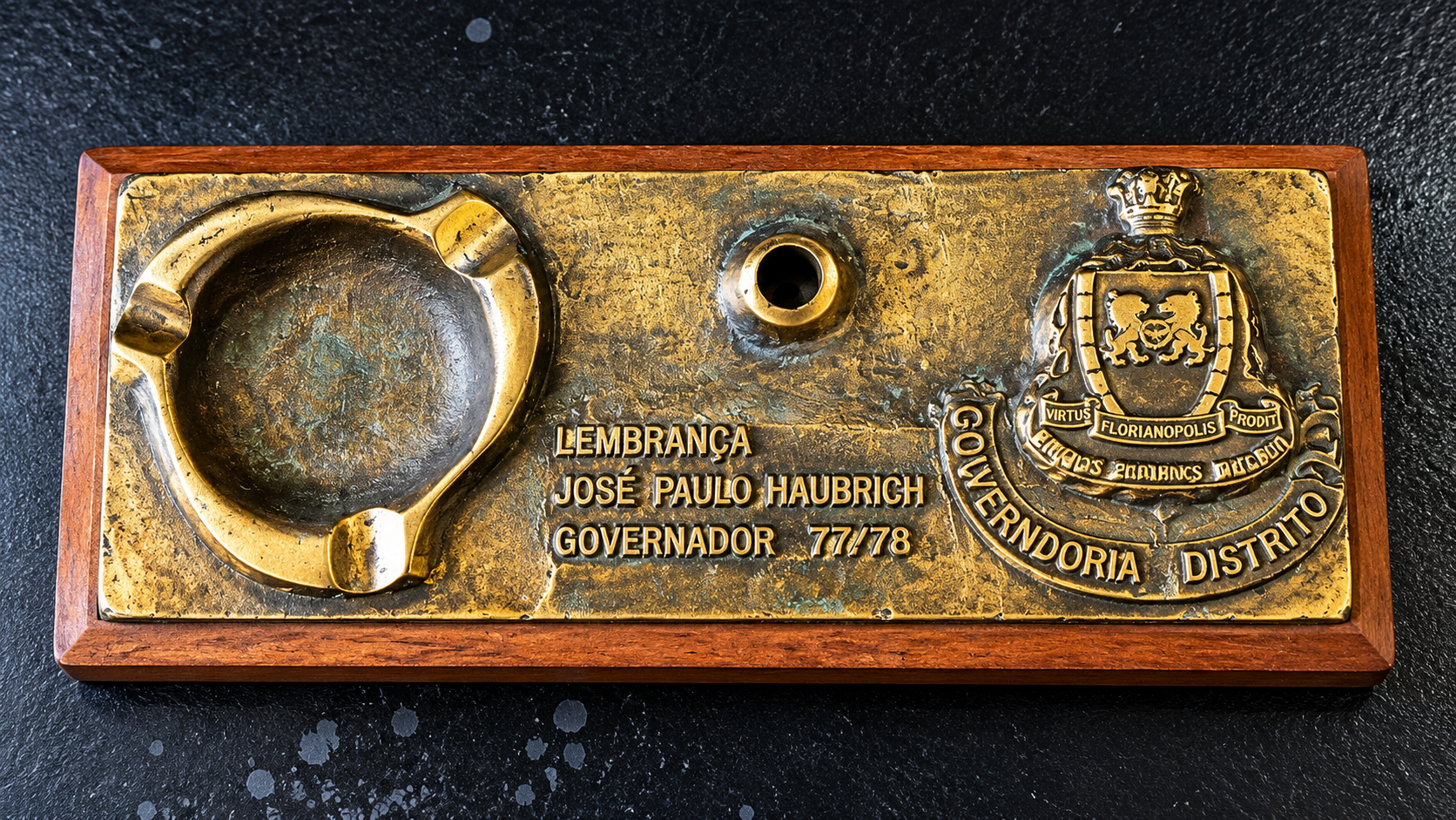 Placa de bronze