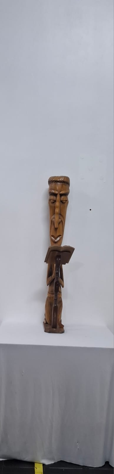 Escultura em madeira